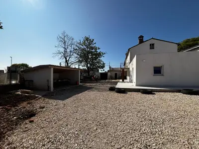 Haus, Kaštelir, Wohn- und Geschäftskomplex mit Hof - 3