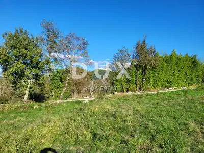 Grundstück 9.212 m², Motovun - Blick auf Motovun - 2
