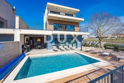 Semi-detached villa 244 m², Banjole - 100 m from the beach and sea view