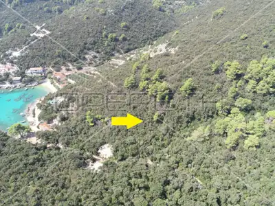 Land 8 079 m², Žrnovo - quiet location and sea view - 4