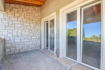 Kuća 185 m², Svetvinčenat - velika okućnica i terasa - 12