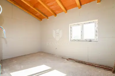 Kuća 185 m², Svetvinčenat - velika okućnica i terasa - 10