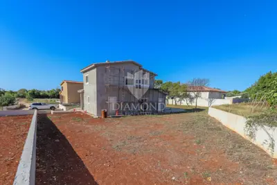 Kuća 185 m², Svetvinčenat - velika okućnica i terasa - 13
