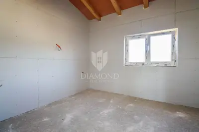 Kuća 185 m², Svetvinčenat - velika okućnica i terasa - 9