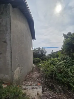 Altes Haus 250 m², Medveja - Grundstück 6.100 m² und Meerblick - 6