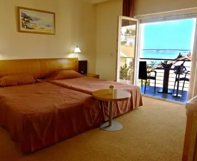 Hotel 5 500 m², Crikvenica, erste Reihe zum Meer und 100 m zum Strand - 13