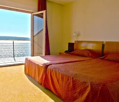 Hotel 5 500 m², Crikvenica, erste Reihe zum Meer und 100 m zum Strand - 18