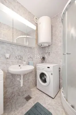 Stan 72 m², Branimirova obala - 2 spavaće sobe - 15