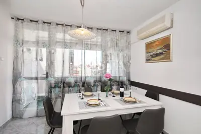 Stan 72 m², Branimirova obala - 2 spavaće sobe - 6