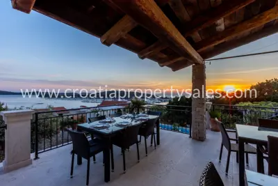 Villa 379 m², Rogoznica - Blick auf die Marina Frapa