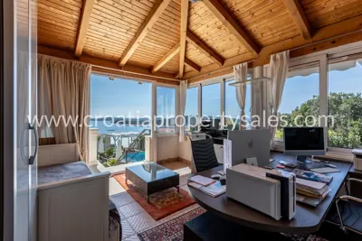 Vila 379 m², Rogoznica - pogled na Marinu Frapu - 13