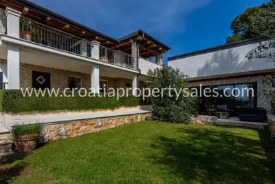Vila 379 m², Rogoznica - pogled na Marinu Frapu - 3