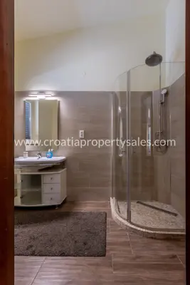 Vila 379 m², Rogoznica - pogled na Marinu Frapu - 8