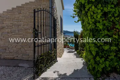 Vila 379 m², Rogoznica - pogled na Marinu Frapu - 6