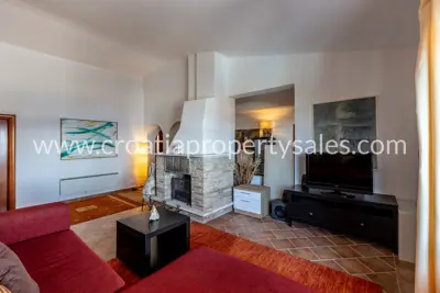 Vila 379 m², Rogoznica - pogled na Marinu Frapu - 4