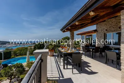 Vila 379 m², Rogoznica - pogled na Marinu Frapu - 12