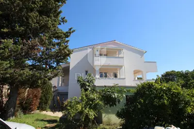 Medulin, Haus mit drei Wohnungen und Pool