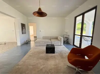 Haus 220 m², Labin - 3 Apartments und Grundstück 700 m² - 2