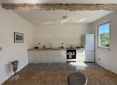 Haus 220 m², Labin - 3 Apartments und Grundstück 700 m² - 3