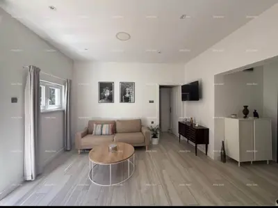 Haus 220 m², Labin - 3 Apartments und Grundstück 700 m²