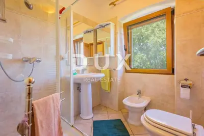 Estate 317 m², Višnjan - two stone houses with a pool - 20