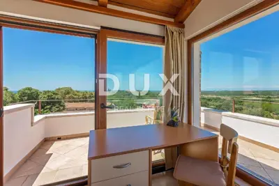 Estate 317 m², Višnjan - two stone houses with a pool - 14