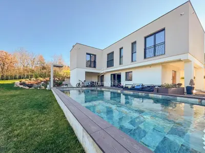 Okolica Labina - moderna villa s bazenom u izgradnji