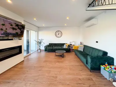 Okolica Labina - moderna villa s bazenom u izgradnji - 10