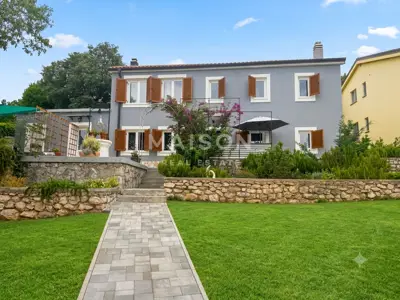 Kuća u Kostreni, pogled na more i veliki vrt