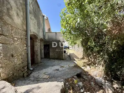 House 55 m², Baška - old house for renovation - 2