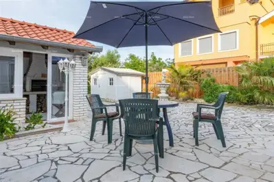 Kuća u Banjolama, bazen i uređeni vrt - 7