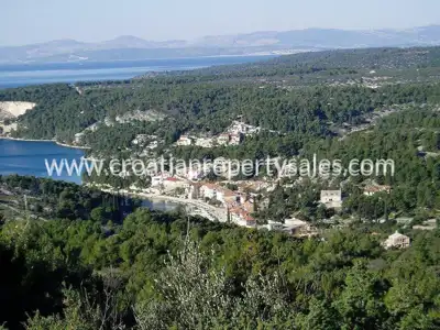 Baugrundstück auf Brač, 50 m vom Meer und der Promenade entfernt - 8
