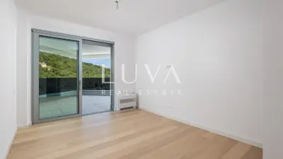 Stan 246 m², Opatija - Plahuti, 4 spavaće sobe i 5 balkona - 2