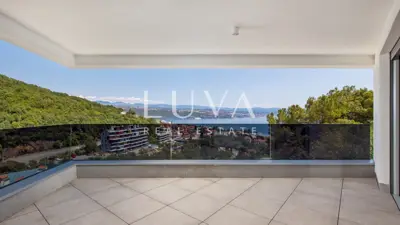 Apartment 246 m², Opatija - Plahuti, 4 bedrooms and 5 balconies