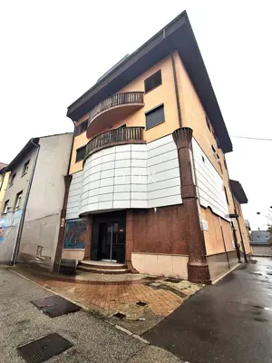 Residential-commercial building 1,132 m², Donja Dubrava