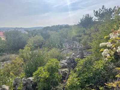 Bauland 1.037 m², Vrbnik - in Meeresnähe und nahe dem Zentrum - 2