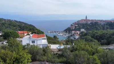 Građevinsko zemljište 1.037 m², Vrbnik - blizu mora i centra