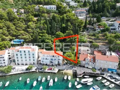 Baugrundstück 488 m², Stanići - 30 m vom Meer - 2