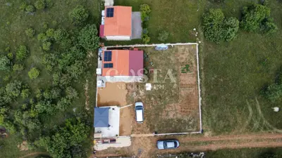 Zemljište 482 m², Vrsi Poljica - legalizirani montažni objekt - 2