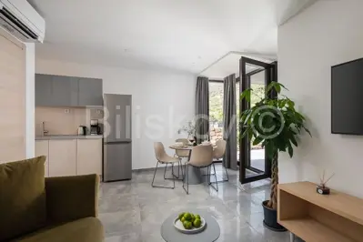 Vis, Komiža - small residential building with 3 apartments - 7