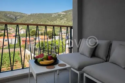 Vis, Komiža - small residential building with 3 apartments - 19