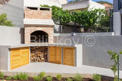 Vis, Komiža - small residential building with 3 apartments - 5