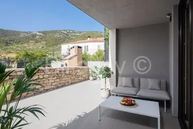 Vis, Komiža - small residential building with 3 apartments - 22