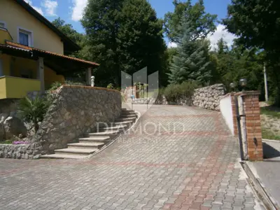 Opatija, okolica, kuća sa tri stana - 5