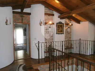 Opatija, okolica, kuća sa tri stana - 10