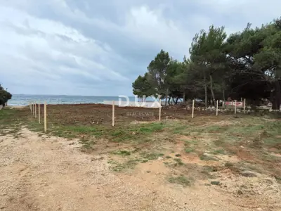 Bauland, Vir - erste Reihe zum Meer und fertiges Projekt - 4