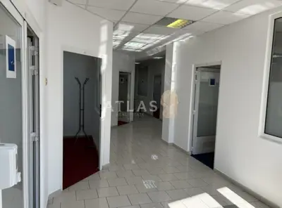 Commercial space in Rijeka, Škurinje - 13 rooms and 3 parking spaces - 6