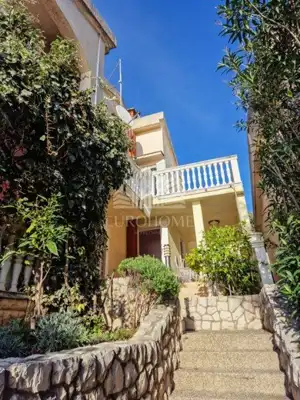 House with five apartments, garage, 2 parking spaces, Drage, Pakoštane