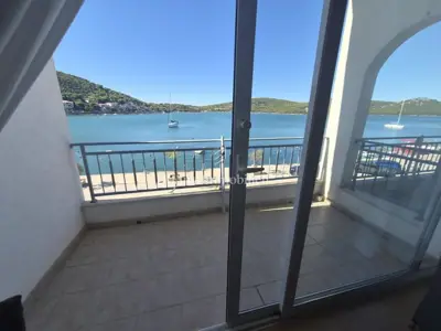 Stan 46 m², Tisno - prvi red do mora i pogled na more - 9