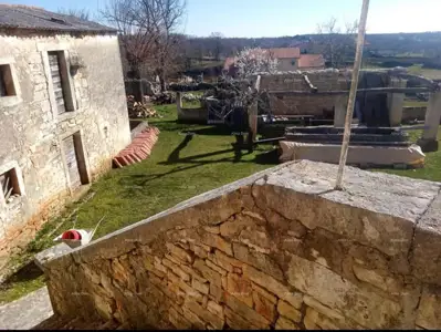 Pazin, Istra - zwei alte Steinhäuser mit großem Grundstück - 4